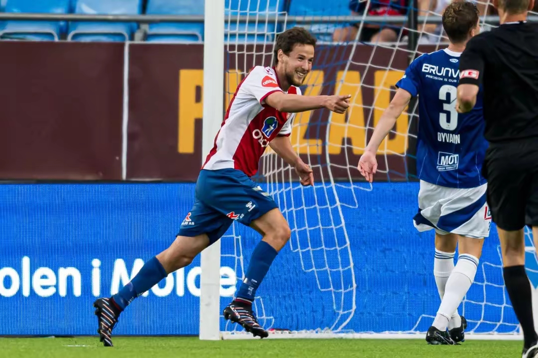 包含赛地聚焦：德国杯今晚热度飙升，里昂绝杀压哨，信心回归，轮换策略成焦点的词条