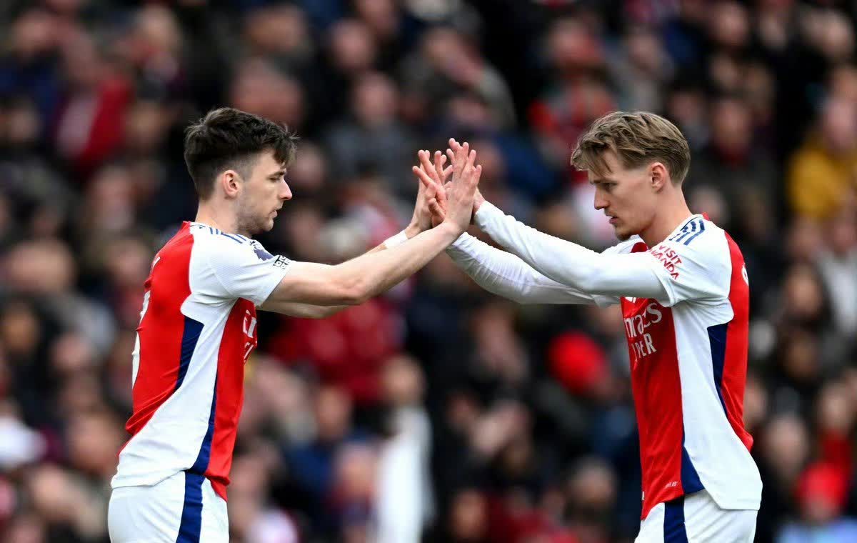 米兰体育官方网站比利亚雷亚尔训练开放日，转会期更衣室发声引欢呼，欧冠在即，纪律约束更严格的简单介绍